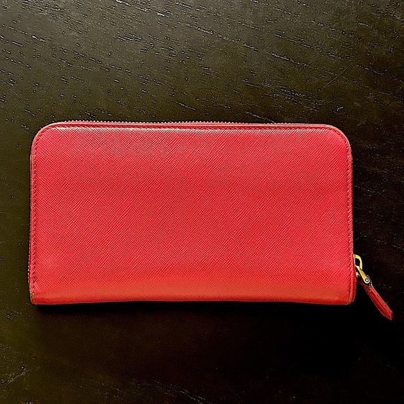 Prada Pre-loved Milano Saffiano Leather Wallet - Picture 2 of 9